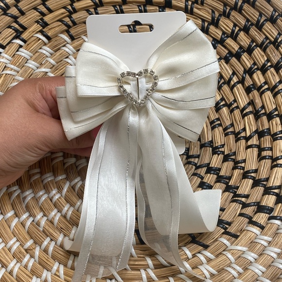 Elegant white Satin Bow Hair Clip with Heart Accent - Picture 3 of 3